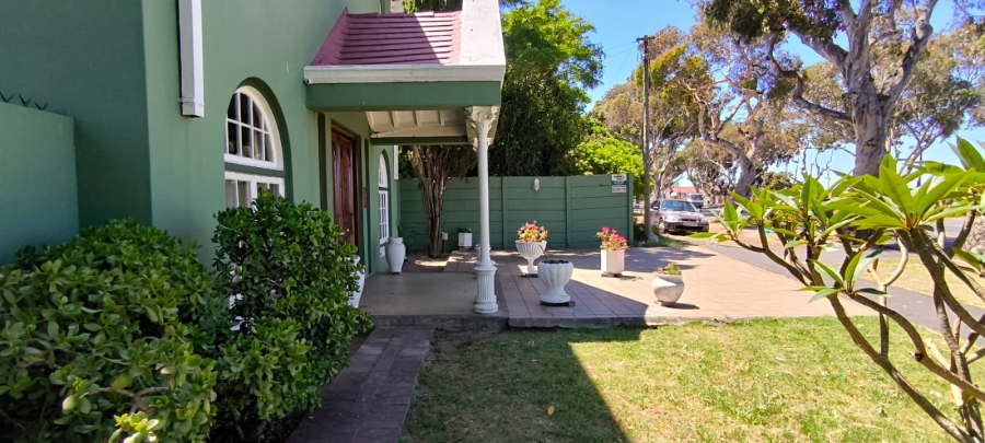 5 Bedroom Property for Sale in Wynberg Western Cape